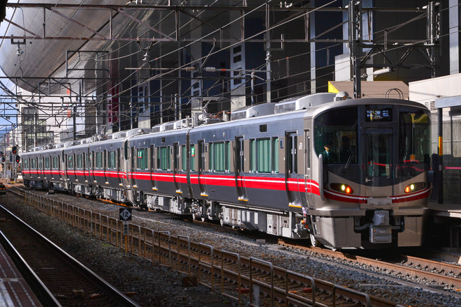 【JR西】七尾線用521系が近畿車輛を出場し、試運転を実施を京都駅で撮影した写真