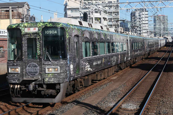 【南海】HYDEサザン運行中を萩ノ茶屋駅で撮影した写真