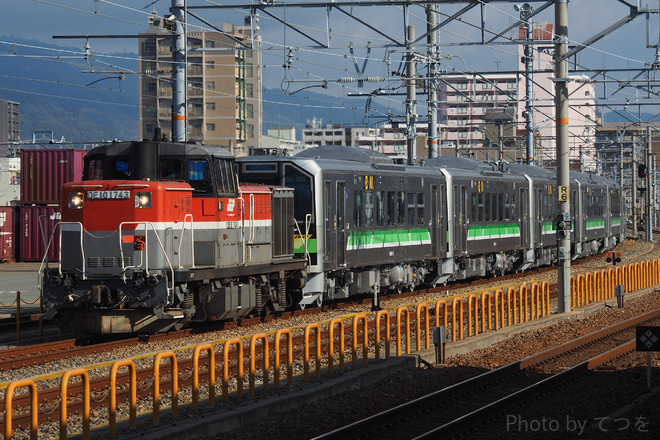 【JR北】H100形7両(H100-9〜H100-15)甲種輸送を鷹取駅で撮影した写真