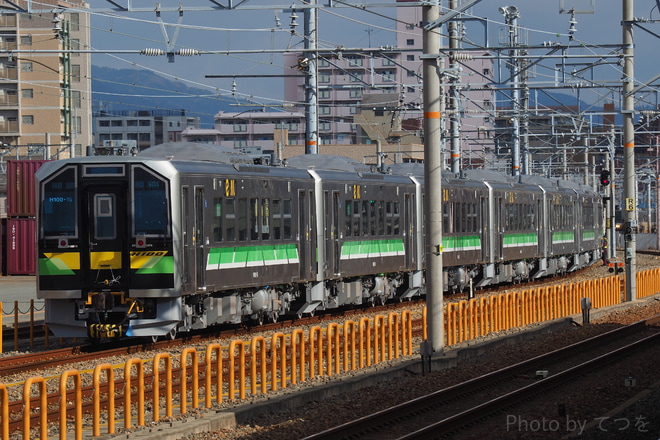 【JR北】H100形7両(H100-9〜H100-15)甲種輸送を鷹取駅で撮影した写真