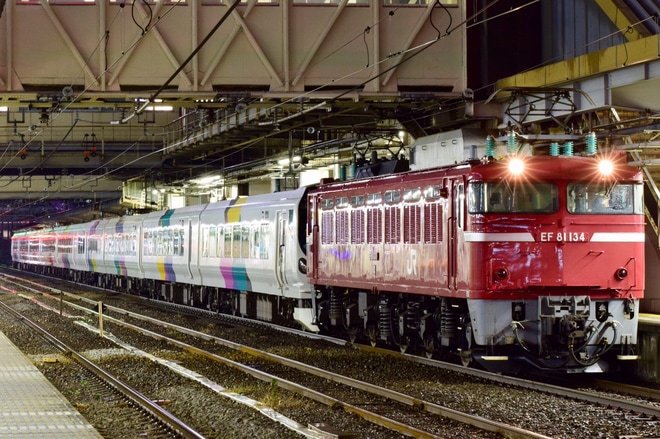 【JR東】E257系M-106編成 秋田総合車両センター入場配給を高崎駅で撮影した写真
