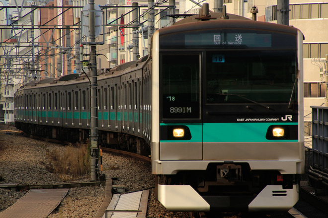 【JR東】E233系マト18編成東京総合車両センター入場回送を恵比寿駅で撮影した写真