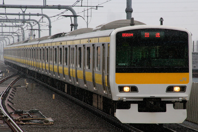 【JR東】E231系A528編成車輪転削回送を東小金井駅で撮影した写真