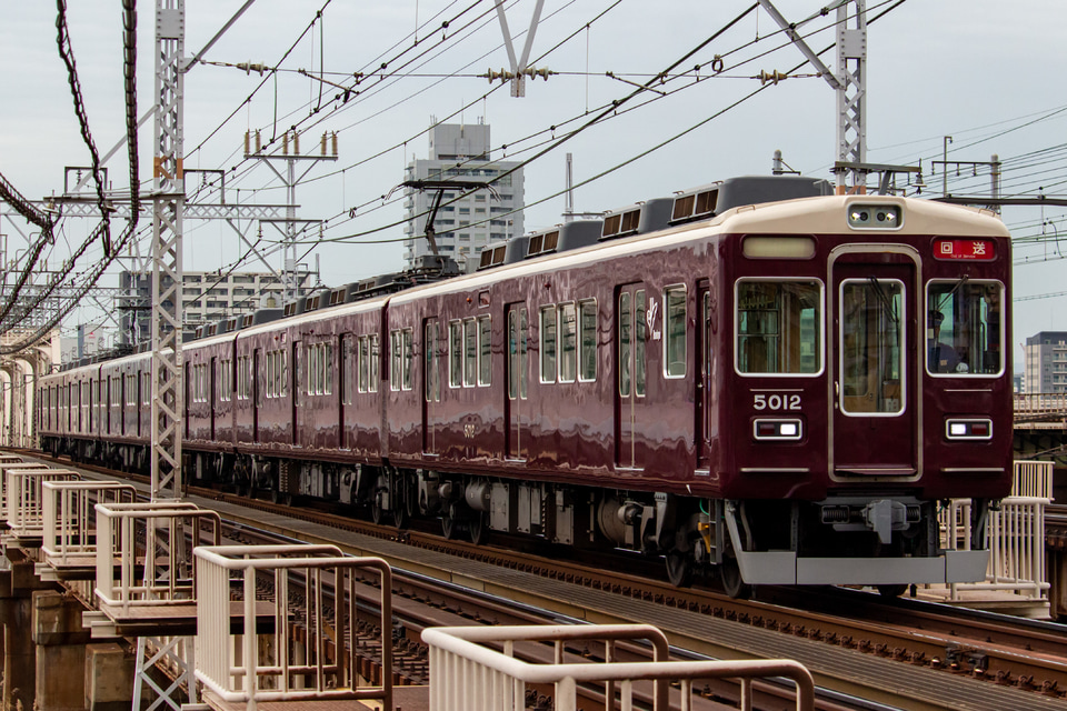 【阪急】5012Fが神戸本線を走行の拡大写真