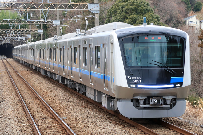 【小田急】新型車両5000形5051F 多摩線で試運転実施をはるひ野駅で撮影した写真