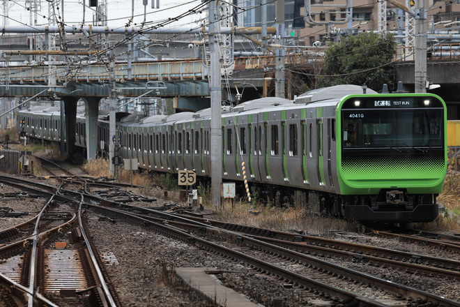 【JR東】E235系トウ50編成 試運転を大崎駅で撮影した写真