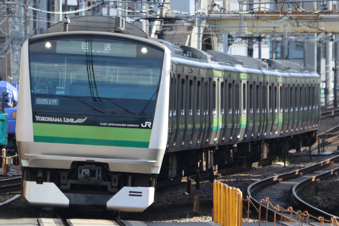 【JR東】E233系H005編成東京総合車両センター入場回送を渋谷駅で撮影した写真