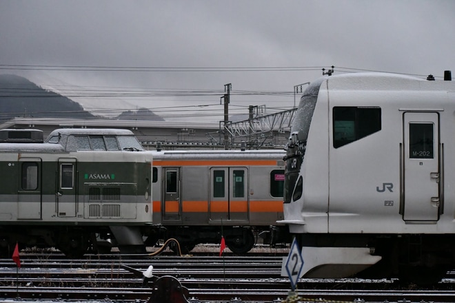 【JR東】189系N102編成が廃車置場へを長野総合車両センターで撮影した写真