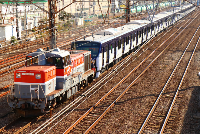 【相鉄】12000系12106F(12106×10)甲種輸送を鶴見駅で撮影した写真