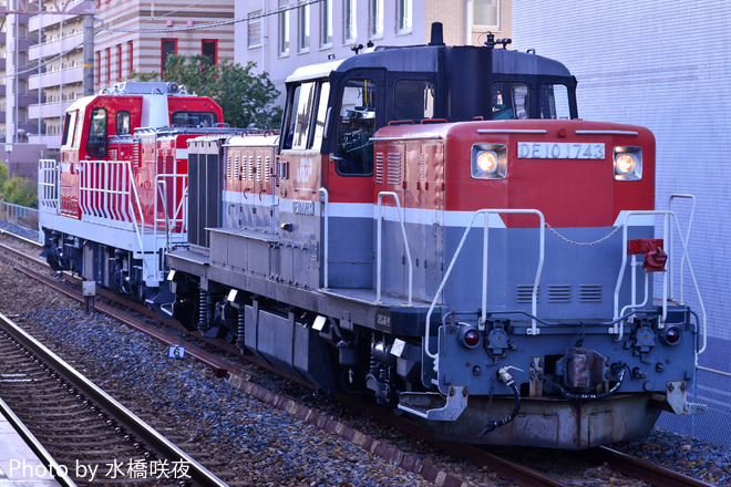 【JR貨】DD200-1 兵庫川崎重工業へ甲種輸送される。を西宮駅で撮影した写真