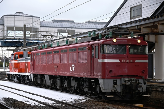 【JR東】DE10-1685秋田総合車両センター出場配給を土崎駅で撮影した写真