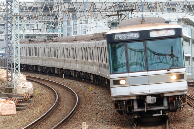 【メトロ】03系03-102F臨時回送を西新井駅で撮影した写真