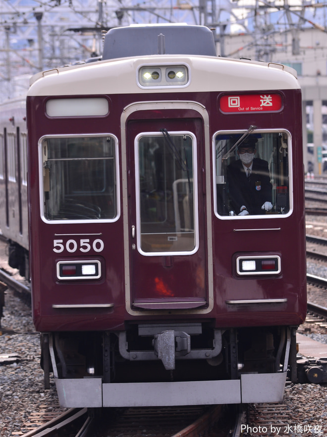 【阪急】5000系5000F正雀へ回送を十三駅で撮影した写真