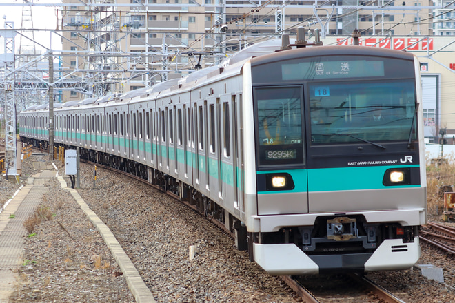 【JR東】E233系マト18編成臨時回送を金町駅で撮影した写真