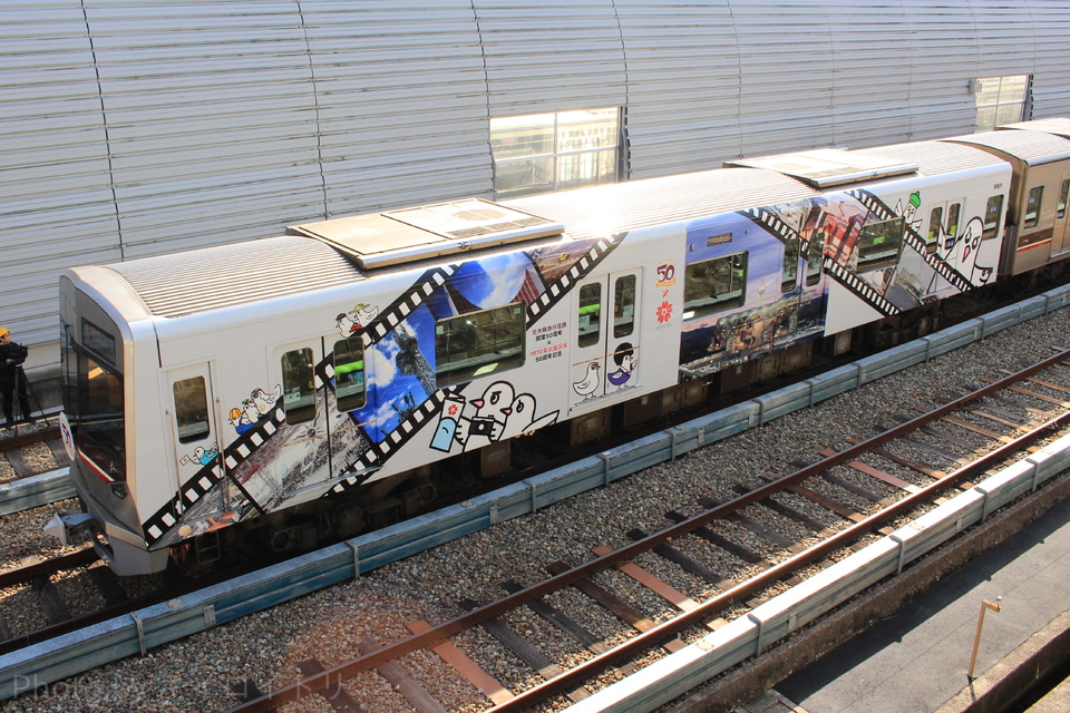 【北急】『50周年記念ラッピング列車』運行の拡大写真
