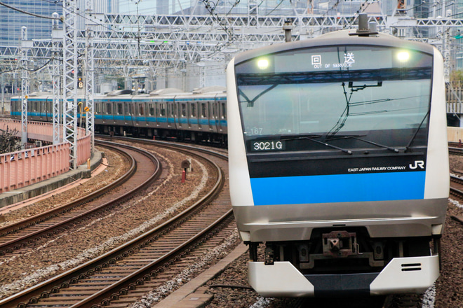 【JR東】E233系サイ167編成東京総合車両センター入場回送を有楽町駅で撮影した写真
