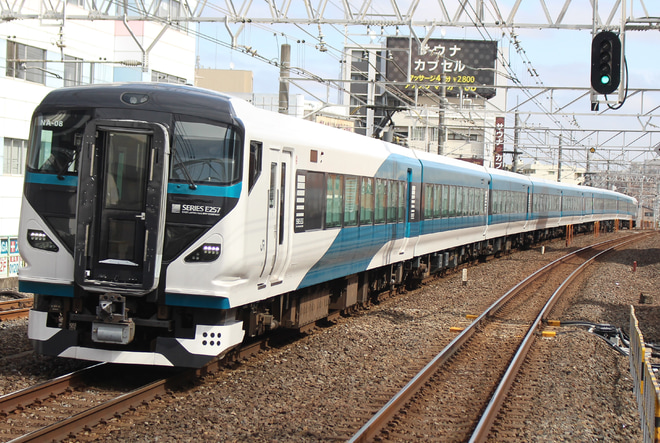【JR東】E257系2000番台NA-08編成 幕張車両センターから返却を船橋駅で撮影した写真