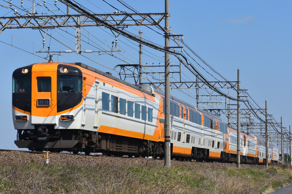 【近鉄】30000系ビスタカー重連が名古屋線を走行の拡大写真