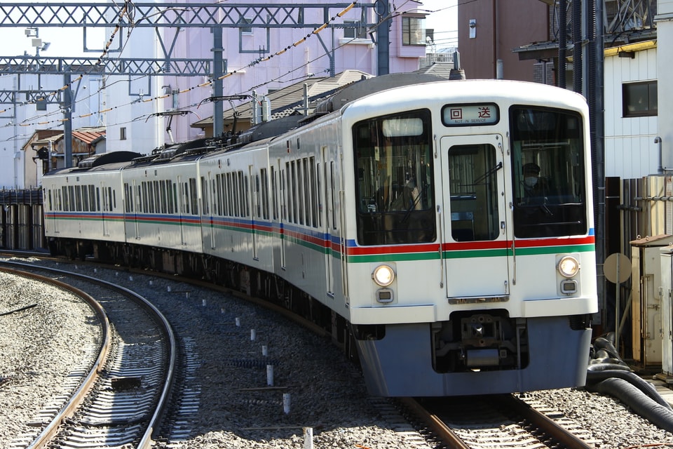 【西武】ホームドア機能試験に伴い4000系、2000系が西武新宿への拡大写真