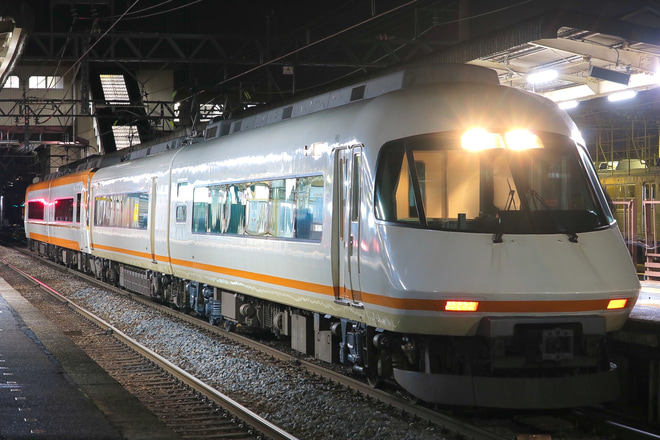 【近鉄】21000系UC11五位堂出場回送を塩浜駅で撮影した写真