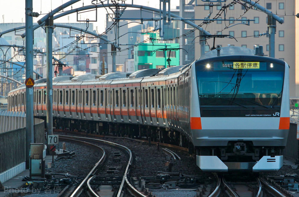 【JR東】中央線E233系 早朝深夜時間帯の各駅停車が運転終了の拡大写真