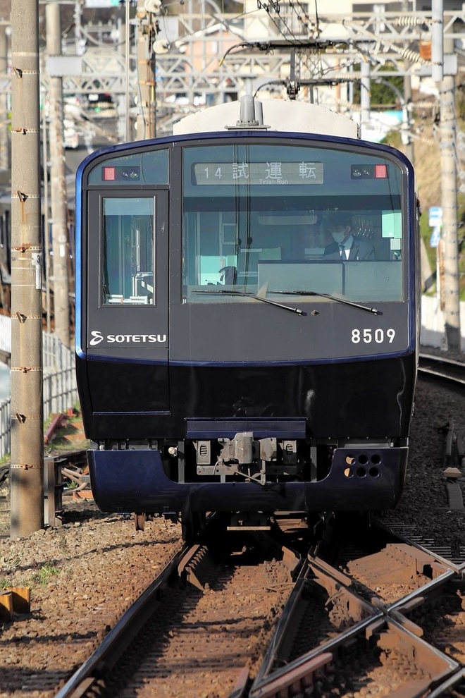 【相鉄】8000系にYOKOHAMA NAVYBLUEリニューアル車が登場を海老名駅で撮影した写真