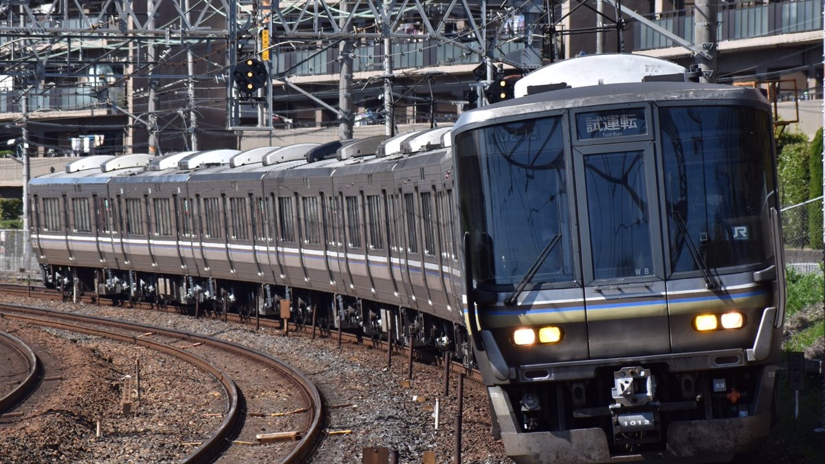 JR西】223系W8編成車内ディスプレイ(LCD)設置に伴う動作確認試運転