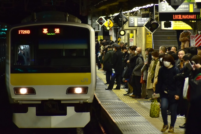【JR東】中央・総武緩行線で幕張行きの定期列車を御茶ノ水駅で撮影した写真