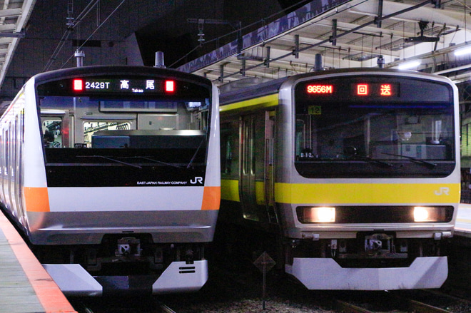 【JR東】E231系ミツB12編成 秋田車両センター出場配給を三鷹駅で撮影した写真