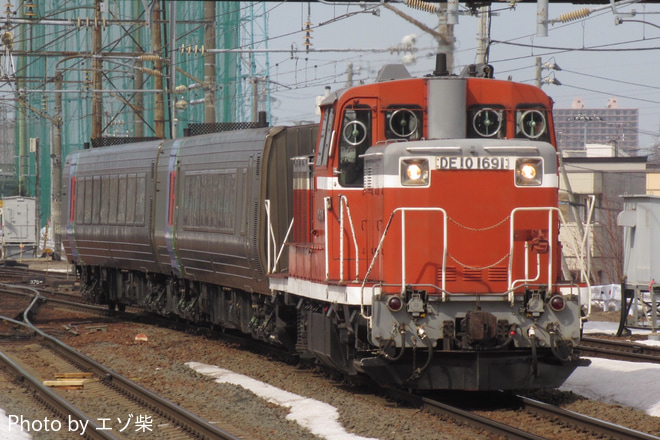 【JR北】キハ282-111とキロ282-2が苗穂工場に運ばれました。