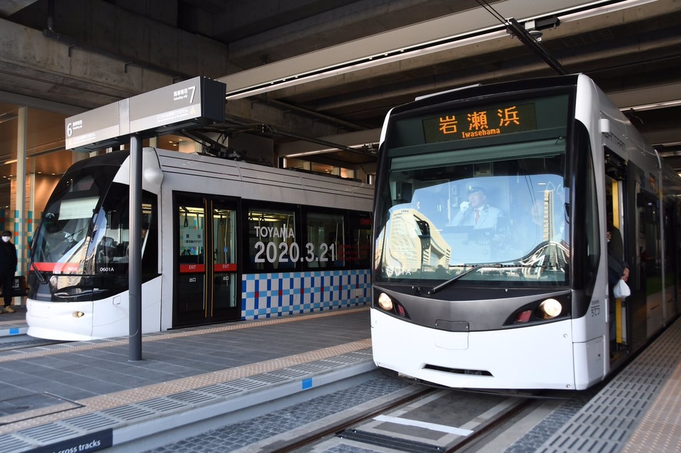 【地鉄】富山港線と市内電車が直通運転開始の拡大写真