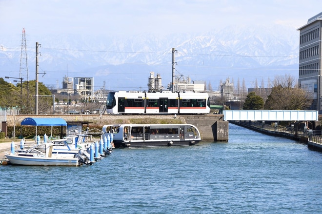 【地鉄】富山港線と市内電車が直通運転開始を不明で撮影した写真