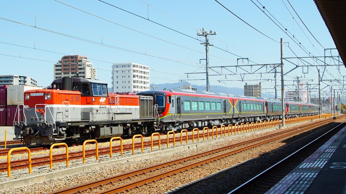 四国2700系8両 JR四国】2700系の8両編成営業運転は初めてのコト…!? | 鉄道