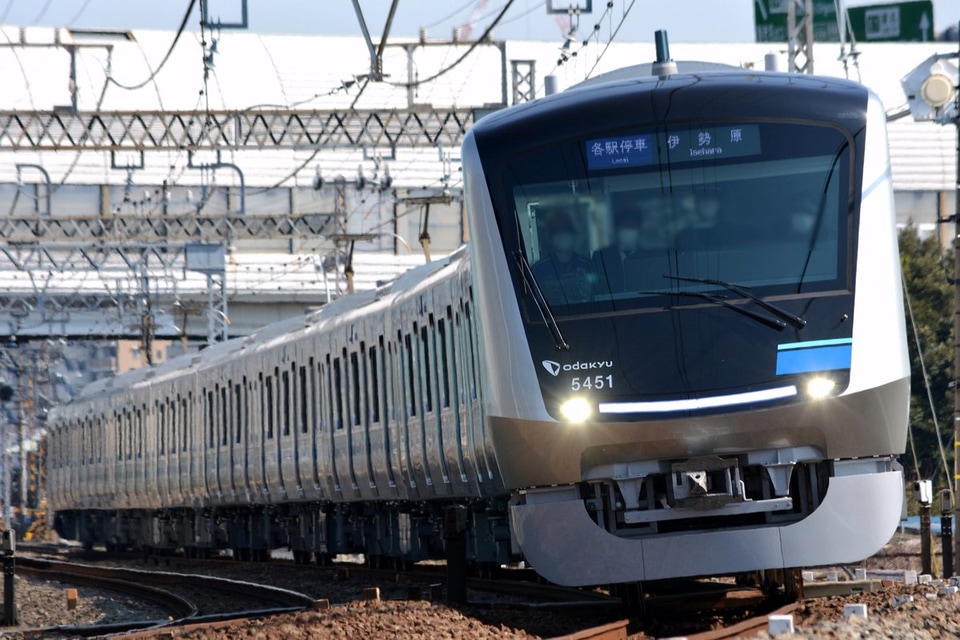 【小田急】新型通勤電車5000形営業運転開始の拡大写真