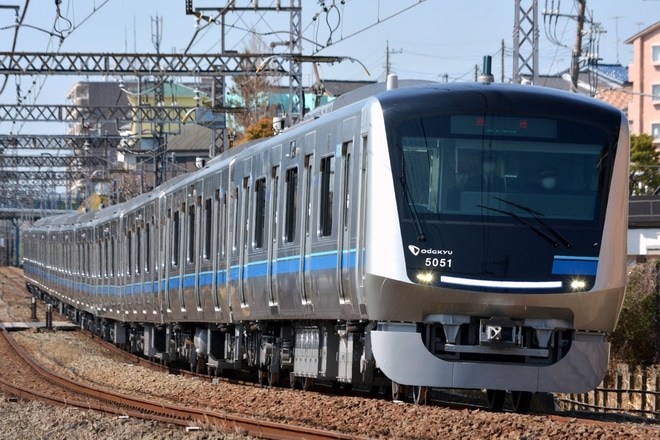 【小田急】新型通勤電車5000形営業運転開始を不明で撮影した写真