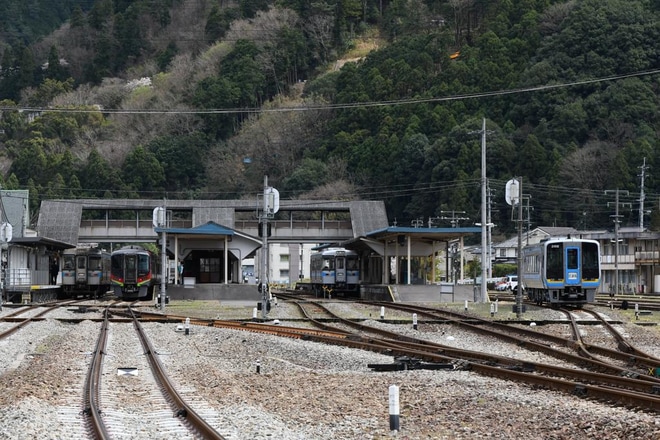 【JR四】2000系2102が多度津工場を出場を阿波池田駅付近で撮影した写真