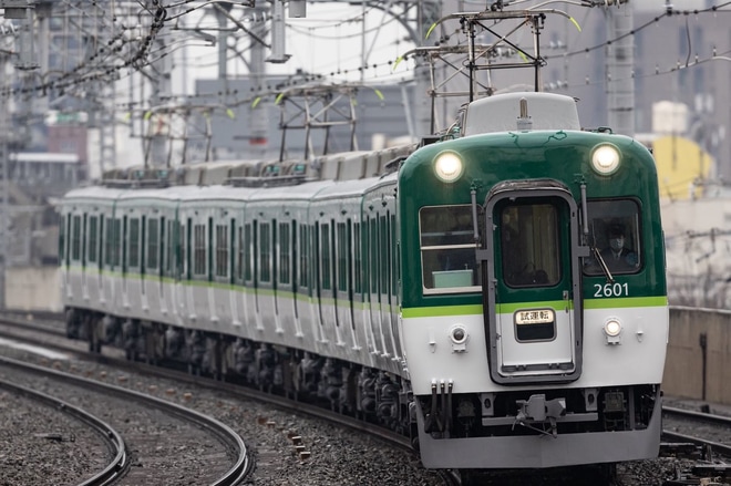 【京阪】2600系2601F出場試運転を西三荘駅で撮影した写真