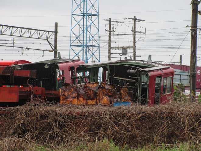 【JR貨】ED76‐1013、ED76-1023解体中を北九州貨物ターミナル駅付近で撮影した写真