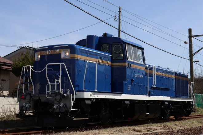 【東武】DE10-1109が北斗星風に青くなり構内試運転を秋田総合車両センター付近で撮影した写真