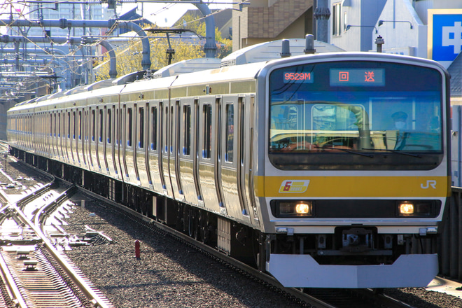 【JR東】E231系B82編成配給準備回送を国立駅で撮影した写真