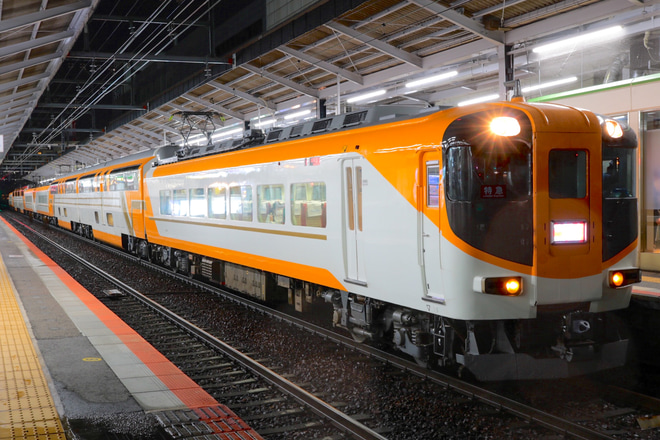 【近鉄】名阪乙特急にV重連を近鉄四日市駅で撮影した写真