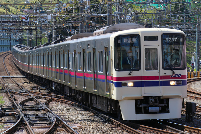 【京王】9000系9737F試運転を若葉台駅で撮影した写真