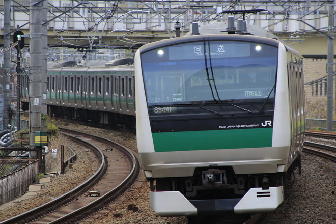 【JR東】E233系ハエ127編成東京総合車両センター入場回送を五反田駅で撮影した写真