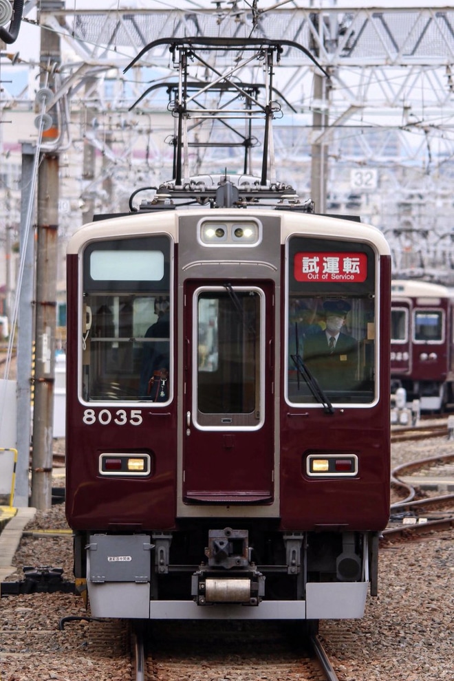 【阪急】8000系8035F出場試運転を正雀駅で撮影した写真