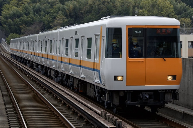 【近鉄】7000系HL02がけいはんな線内で試運転を学研北生駒駅で撮影した写真