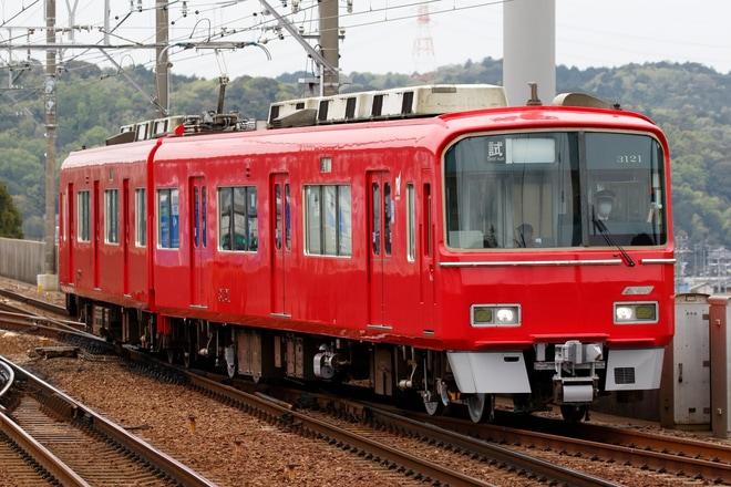 【名鉄】3100系3121F赤色のまま舞木出場試運転を本宿駅で撮影した写真
