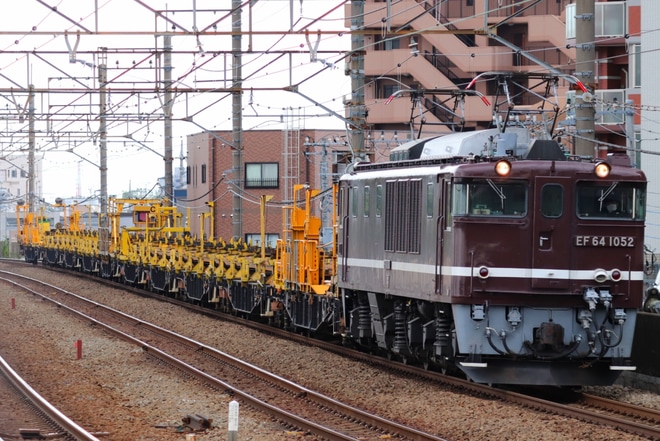 【JR東】EF64-1052牽引 長野工臨(202004)を新座駅で撮影した写真