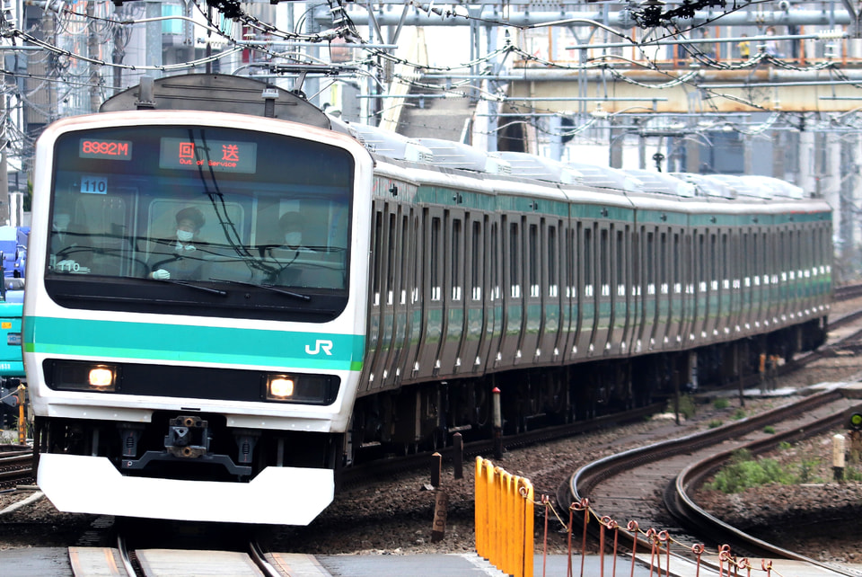 【JR東】E231系マト110編成(帯色異なる)東京総合車両センター出場(202004)の拡大写真