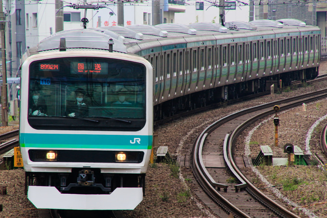 【JR東】E231系マト110編成(帯色異なる)東京総合車両センター出場(202004)を恵比寿～渋谷間で撮影した写真