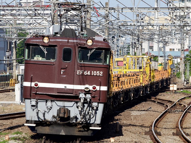 【JR東】EF64-1052牽引 長野工臨(202005)を立川駅で撮影した写真